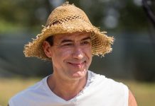 Filmul romanesc Nunti, botezuri, inmormantari este disponibil pe Netflix Filmul romanesc Nunti, botezuri, inmormantari este disponibil pe Netflix