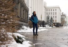 Bear Grylls si Presedintele Zelenski: Zona de razboi – documentar Discovery Channel Bear Grylls si Presedintele Zelenski Zona de razboi - documentar Discovery Channel