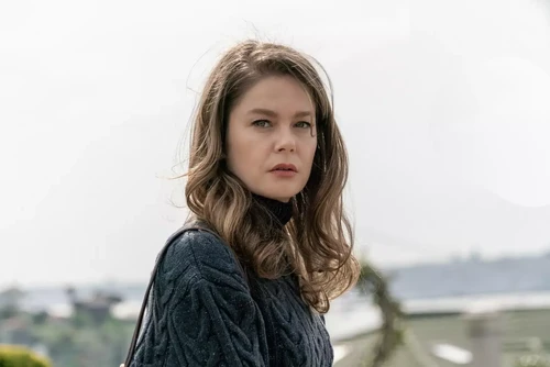 „Fata de la fereastra” – noul serial turcesc care cucereste telespectatorii „Fata de la fereastra” – noul serial turcesc care cucereste telespectatorii