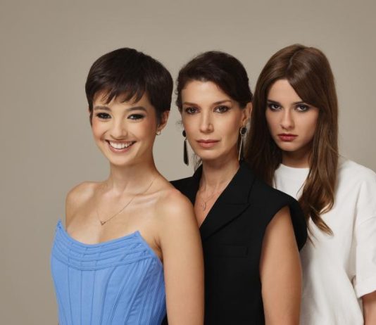 Ana, mi-ai fost scrisa in ADN – acum si pe Netflix Ana, mi-ai fost scrisa in ADN - acum si pe Netflix