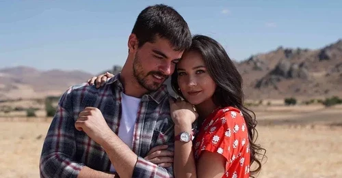 „Poveste din Anatolia” revine cu episoade noi pe Kanal D2 Serialul turcesc „Poveste din Anatolia” revine pe micile ecrane din Romania incepand cu 13 octombrie